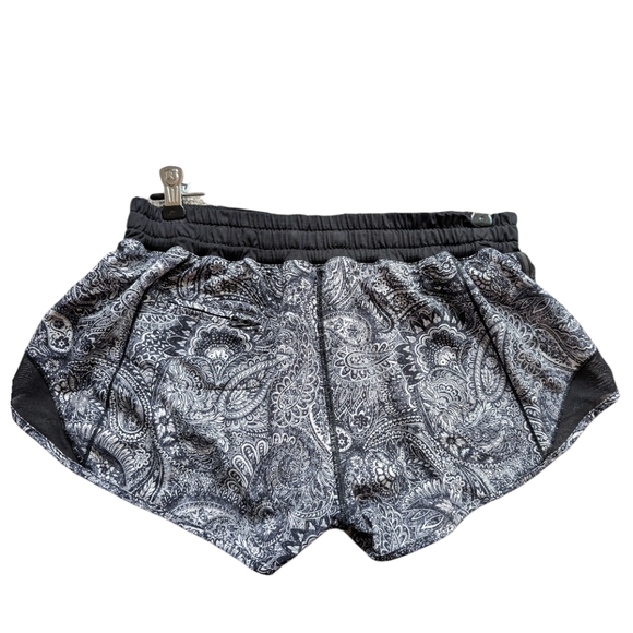 Lululemon Hotty Hot Short Mini Antique Paisley White Black Rel: 9/16 Women's 6 - Picture 3 of 16